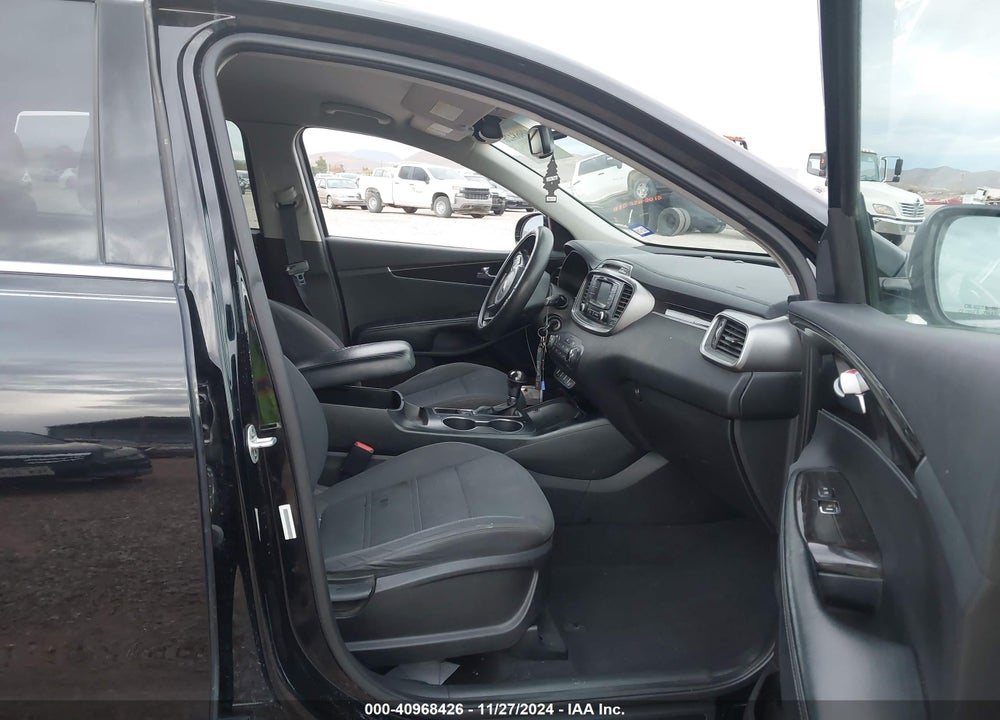 2016 KIA SORENTO 2.4L LX VIN: 5XYPG4A33GG021651