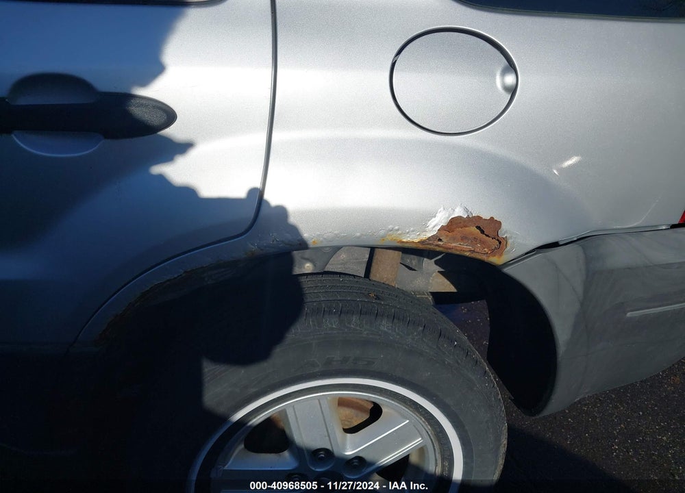2005 FORD ESCAPE XLS VIN: 1FMYU92Z45KA35378