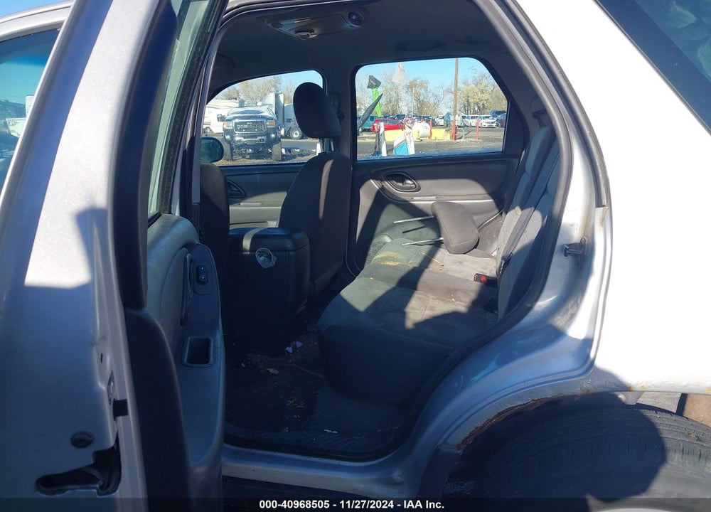 2005 FORD ESCAPE XLS VIN: 1FMYU92Z45KA35378