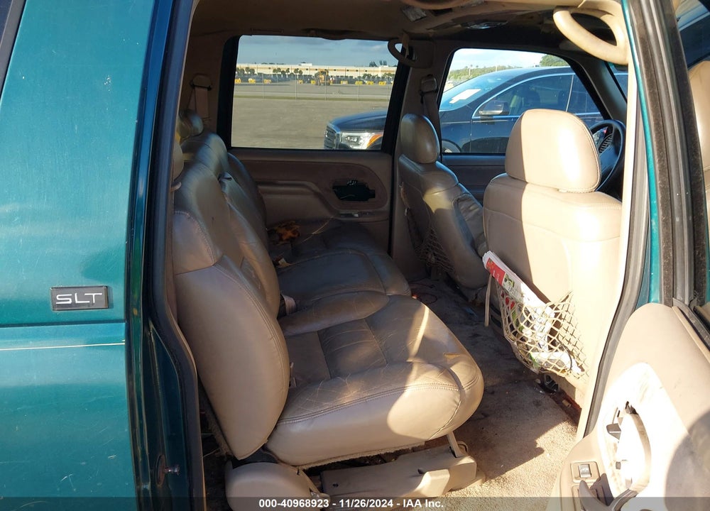 1996 GMC SUBURBAN C1500 VIN: 1GKEC16R5TJ710944