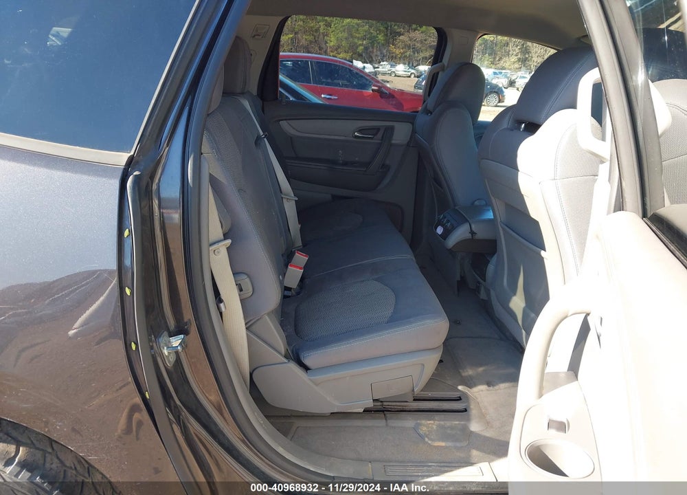 2015 CHEVROLET TRAVERSE LS VIN: 1GNKRFED5FJ260501