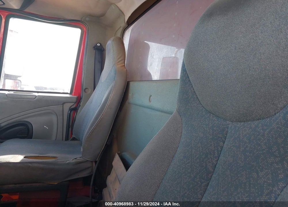 2005 INTERNATIONAL 4000 4300 VIN: 1HTMMAAN25H100182