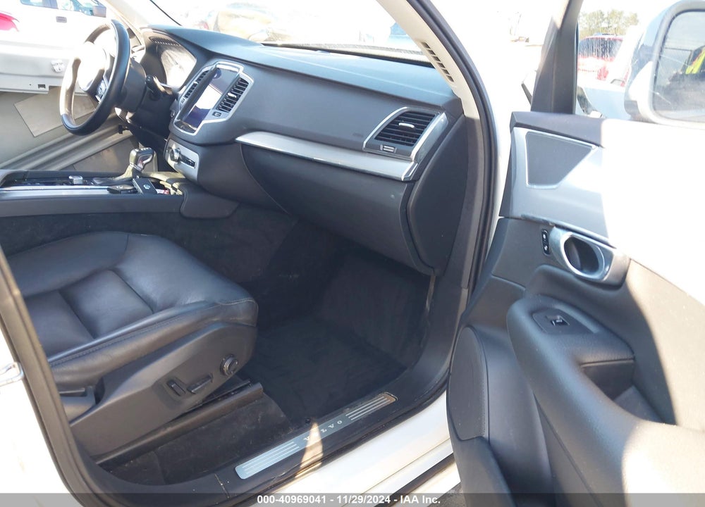 2018 VOLVO XC90 T5 MOMENTUM VIN: YV4102CK6J1387269