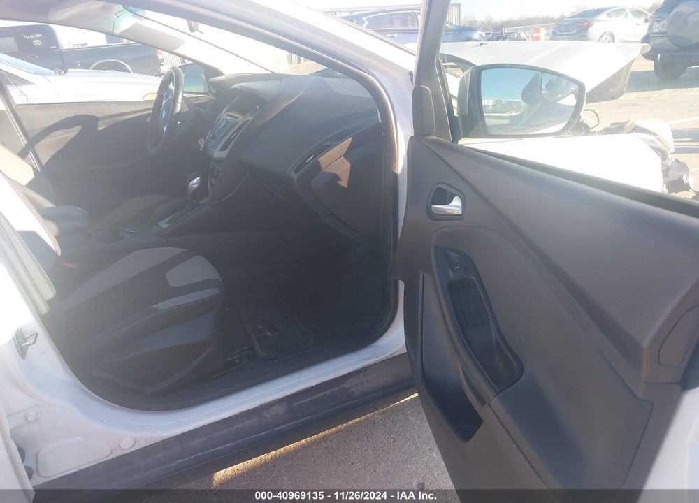 2014 FORD FOCUS SE VIN: 1FADP3K20EL450899