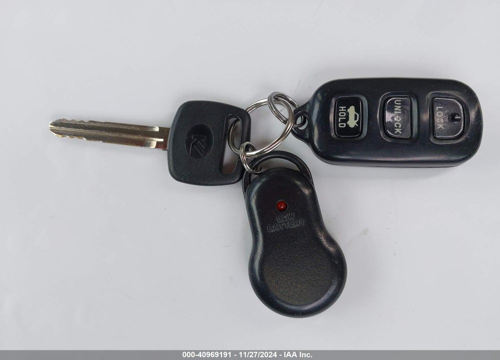 2004 TOYOTA CAMRY LE VIN: 4T1BE32KX4U857088
