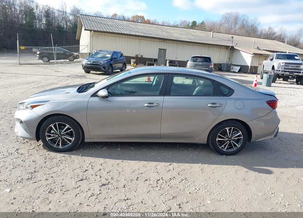 2024 KIA FORTE LXS VIN: 3KPF24AD8RE739196