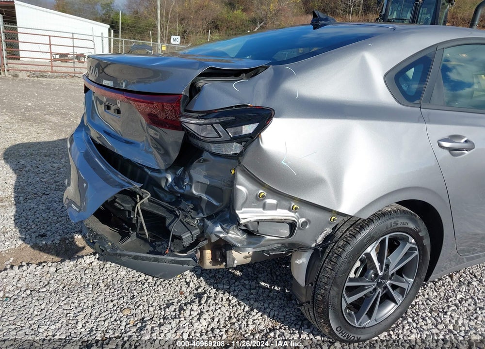 2024 KIA FORTE LXS VIN: 3KPF24AD8RE739196