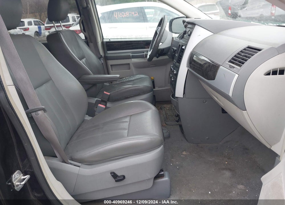 2010 DODGE GRAND CARAVAN SXT VIN: 2D4RN5DX9AR143567