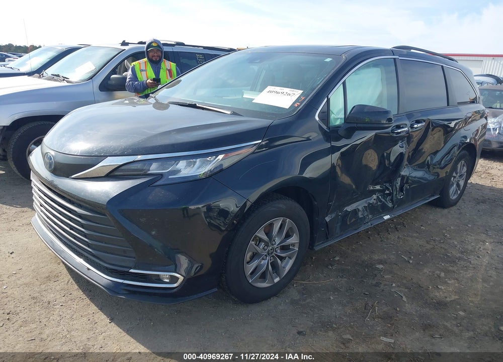 2022 TOYOTA SIENNA XLE VIN: 5TDYRKEC1NS093851