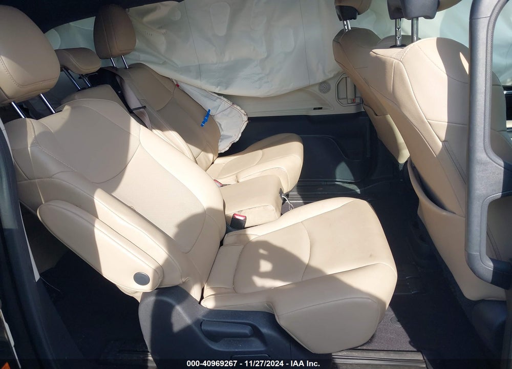 2022 TOYOTA SIENNA XLE VIN: 5TDYRKEC1NS093851