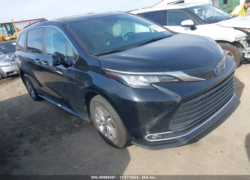 2022 TOYOTA SIENNA XLE VIN: 5TDYRKEC1NS093851