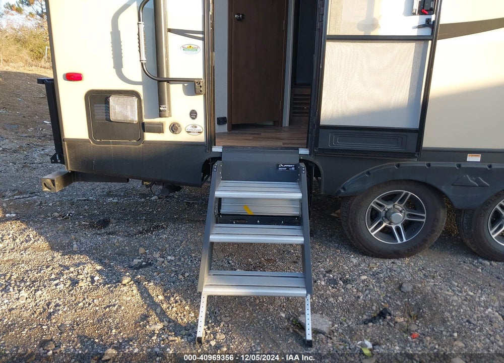 2019 COUGAR 22 RBS VIN: 4YDT22R24KV503833