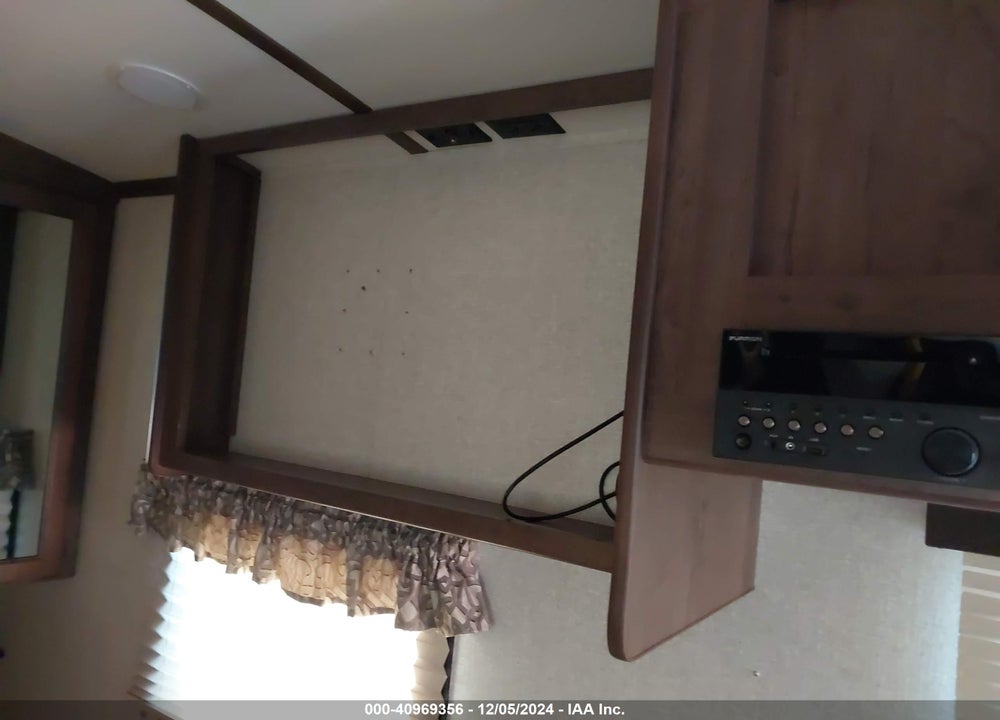 2019 COUGAR 22 RBS VIN: 4YDT22R24KV503833