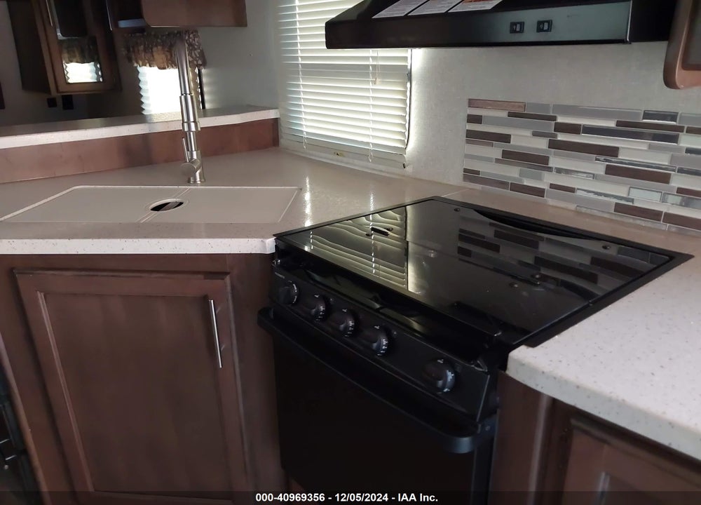 2019 COUGAR 22 RBS VIN: 4YDT22R24KV503833