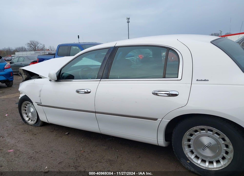 1998 LINCOLN TOWN CAR EXECUTIVE VIN: 1LNFM81WXWY706401