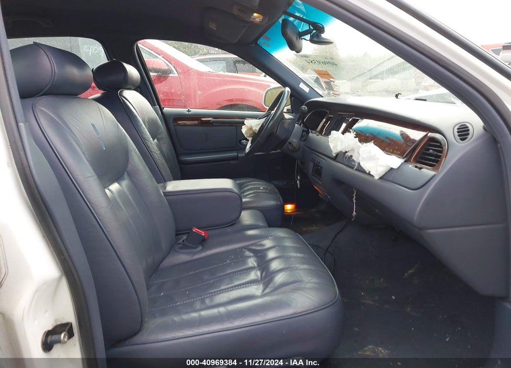 1998 LINCOLN TOWN CAR EXECUTIVE VIN: 1LNFM81WXWY706401
