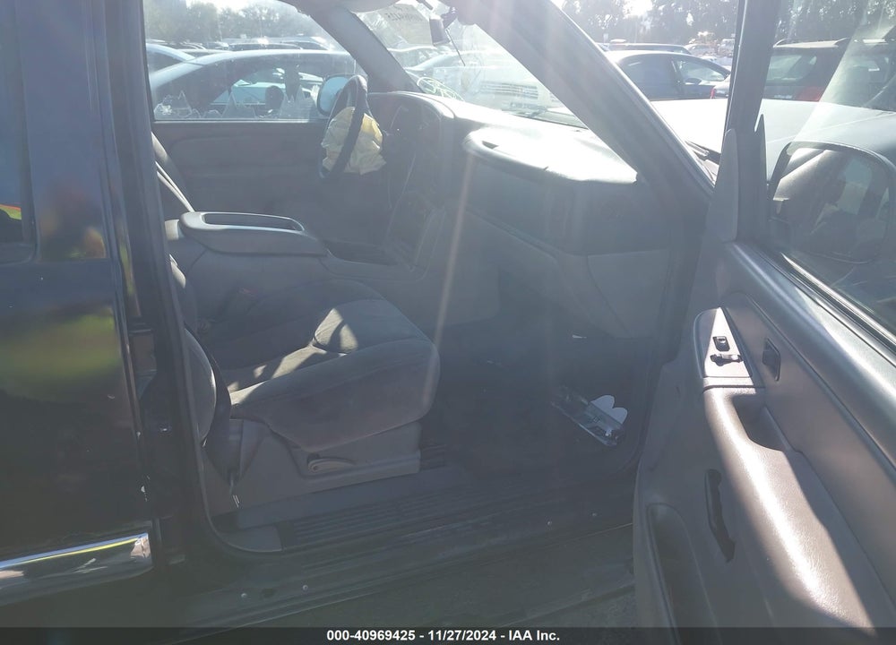 2004 GMC YUKON SLE VIN: 1GKEC13V44R148720