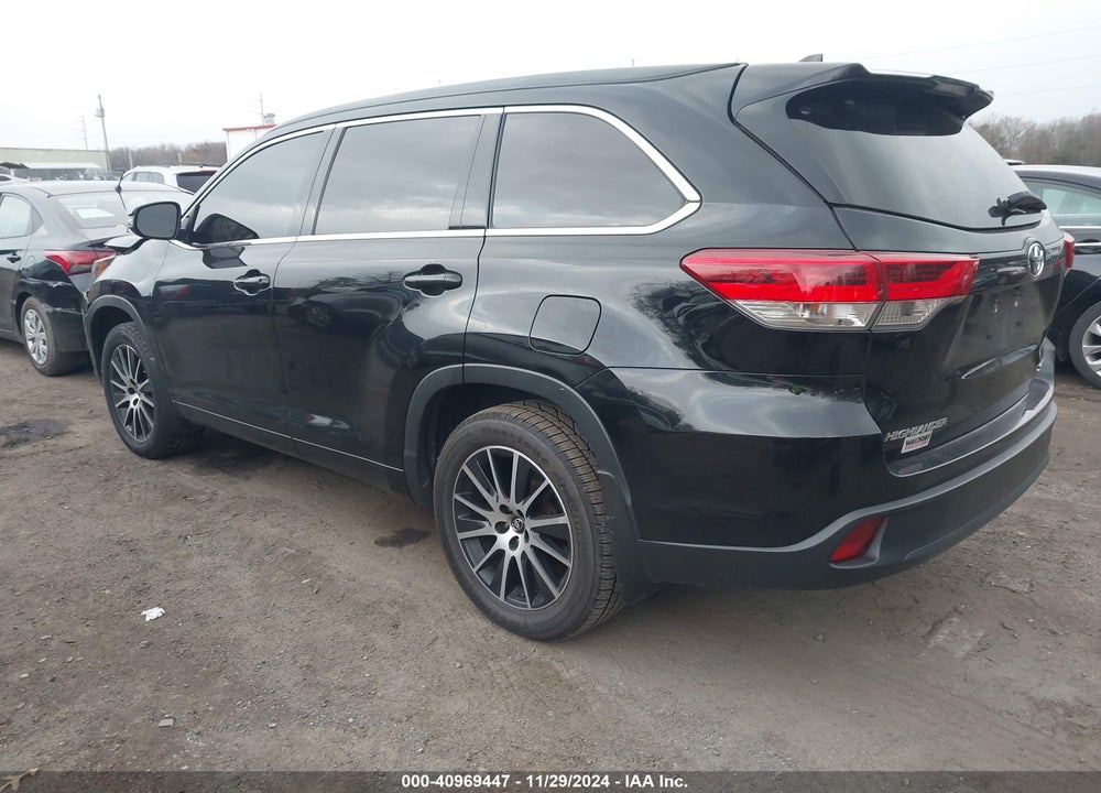 2018 TOYOTA HIGHLANDER SE VIN: 5TDJZRFH1JS548664