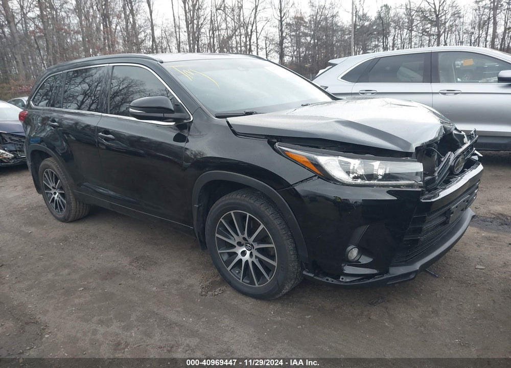 2018 TOYOTA HIGHLANDER SE VIN: 5TDJZRFH1JS548664