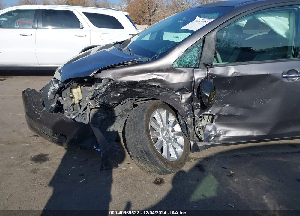 2011 TOYOTA SIENNA XLE LIMITED VIN: 5TDDK3DC1BS018623