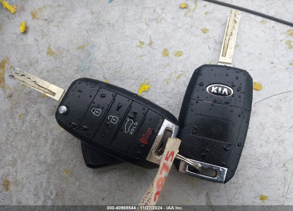 2016 KIA SORENTO 2.4L LX VIN: 5XYPG4A33GG036957