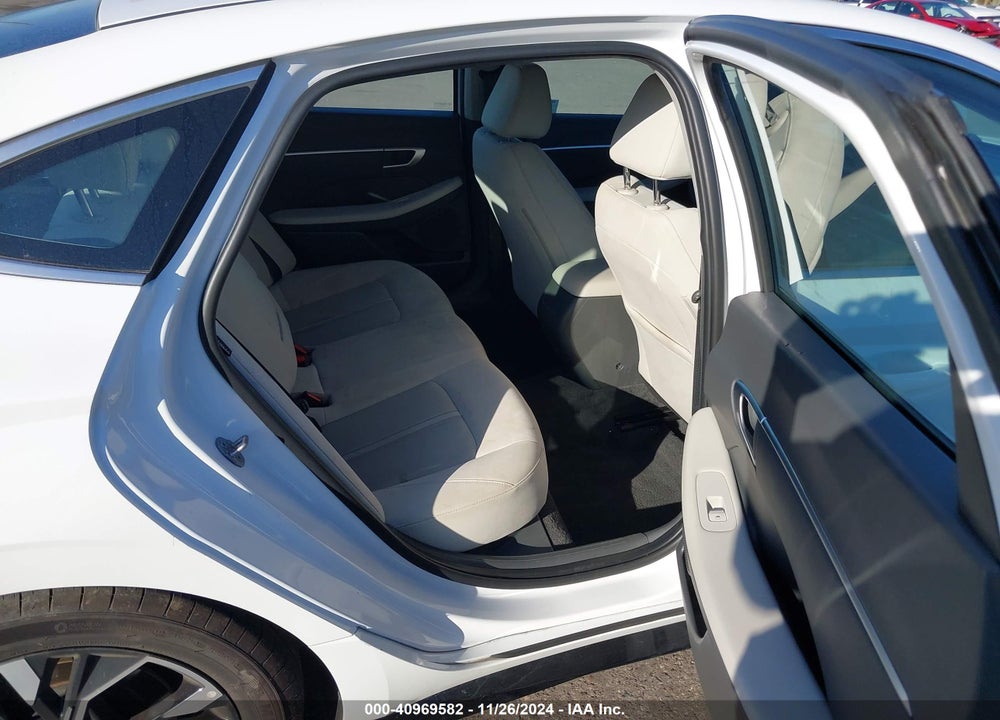 2024 HYUNDAI SONATA SEL VIN: KMHL64JAXRA377898