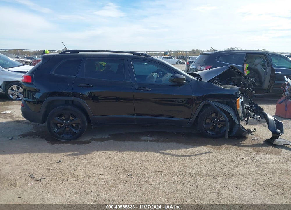 2018 JEEP CHEROKEE LATITUDE FWD VIN: 1C4PJLCB3JD556937