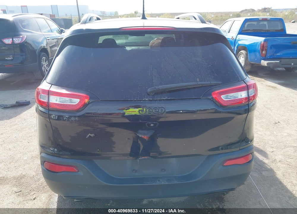 2018 JEEP CHEROKEE LATITUDE FWD VIN: 1C4PJLCB3JD556937