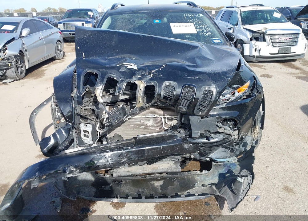 2018 JEEP CHEROKEE LATITUDE FWD VIN: 1C4PJLCB3JD556937