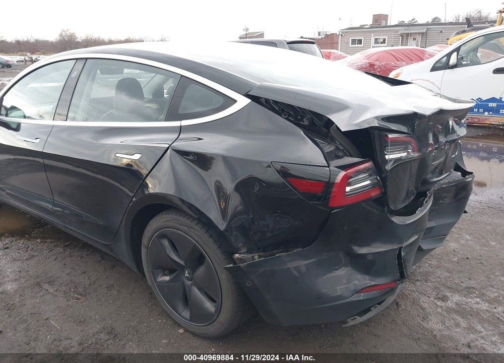 2018 TESLA MODEL 3 VIN: 5YJ3E1EB7JF070483