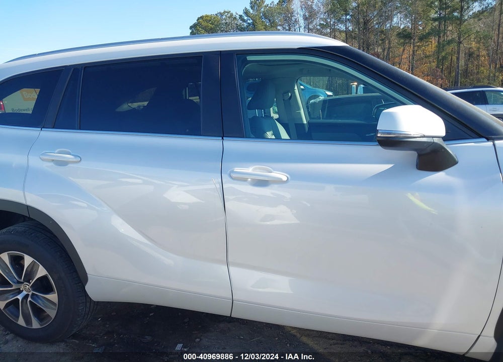 2024 TOYOTA HIGHLANDER XLE VIN: 5TDKDRBHXRS556279