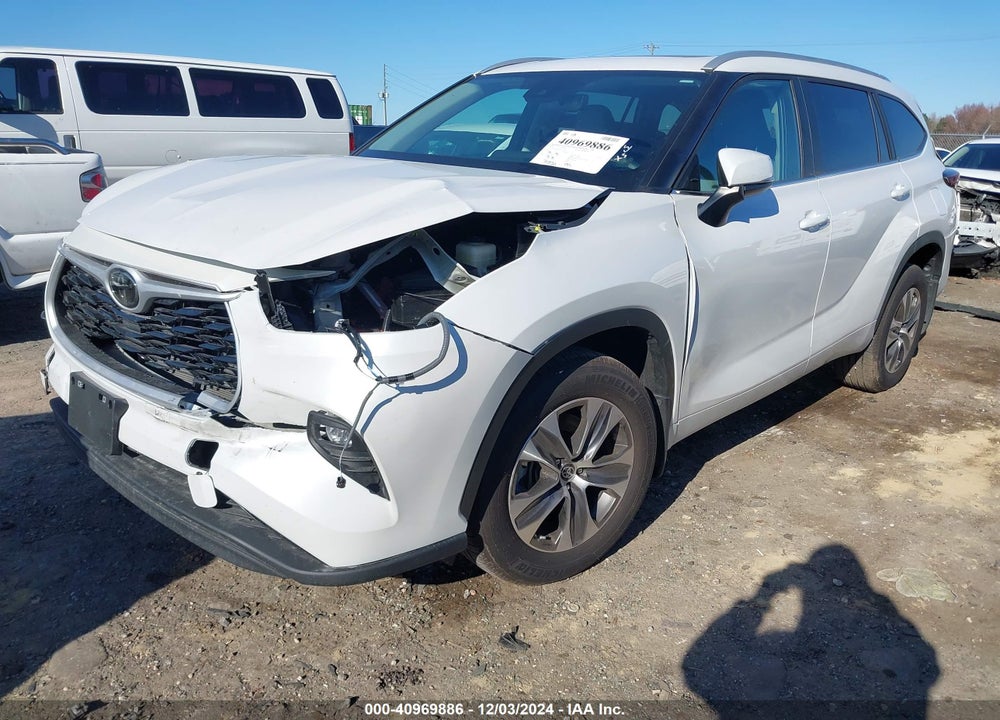 2024 TOYOTA HIGHLANDER XLE VIN: 5TDKDRBHXRS556279