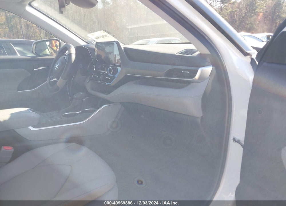 2024 TOYOTA HIGHLANDER XLE VIN: 5TDKDRBHXRS556279