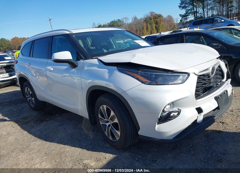 2024 TOYOTA HIGHLANDER XLE VIN: 5TDKDRBHXRS556279