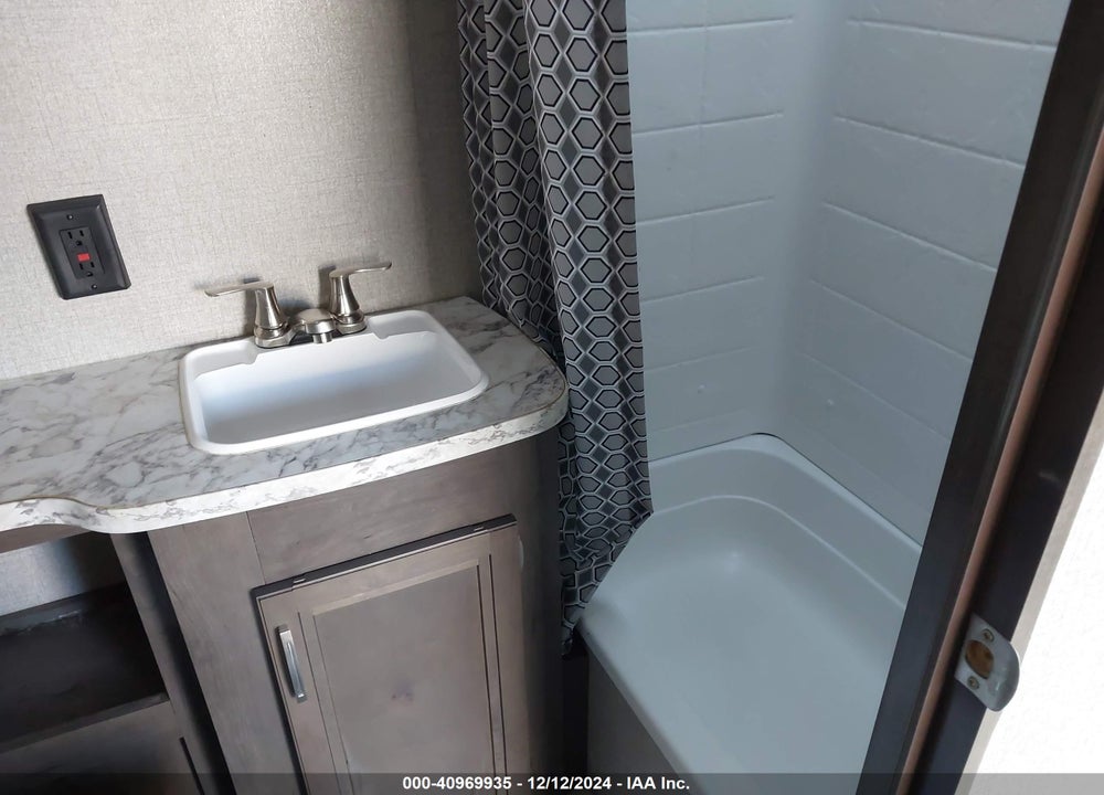 2020 JAYCO TRAVEL TRAILER VIN: 1UJBJ0BL1L17Z0243