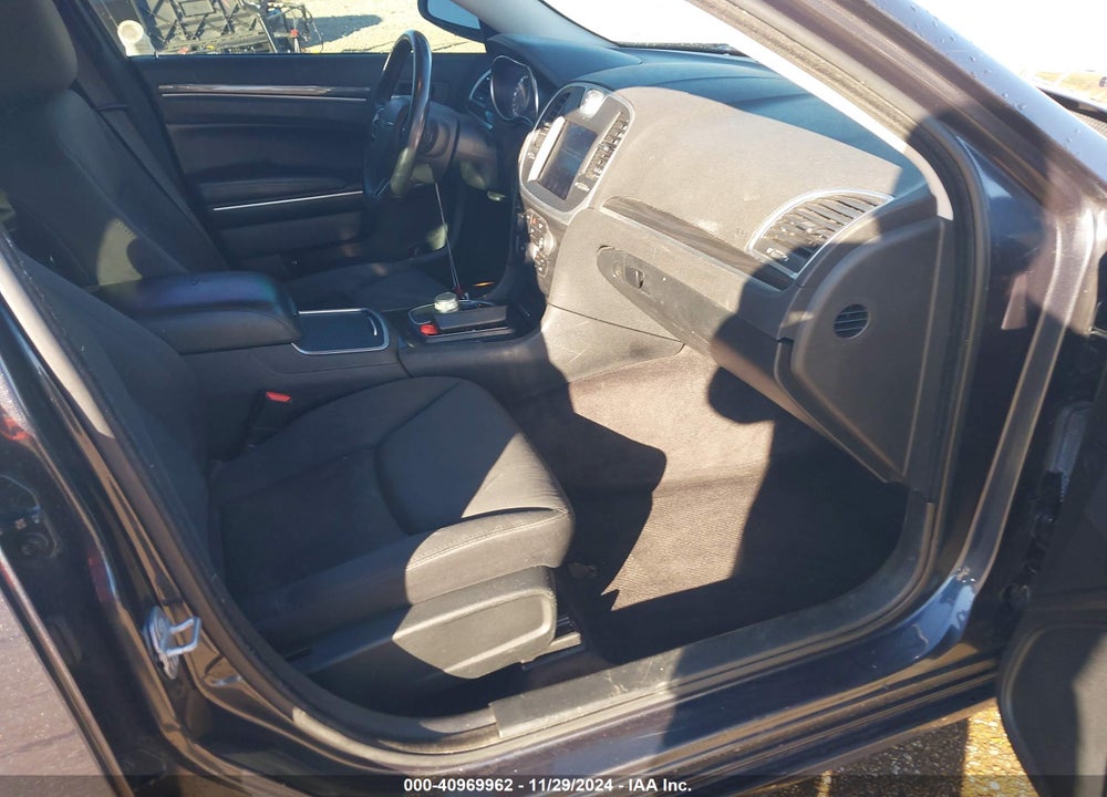 2018 CHRYSLER 300 TOURING VIN: 2C3CCAAG5JH340820