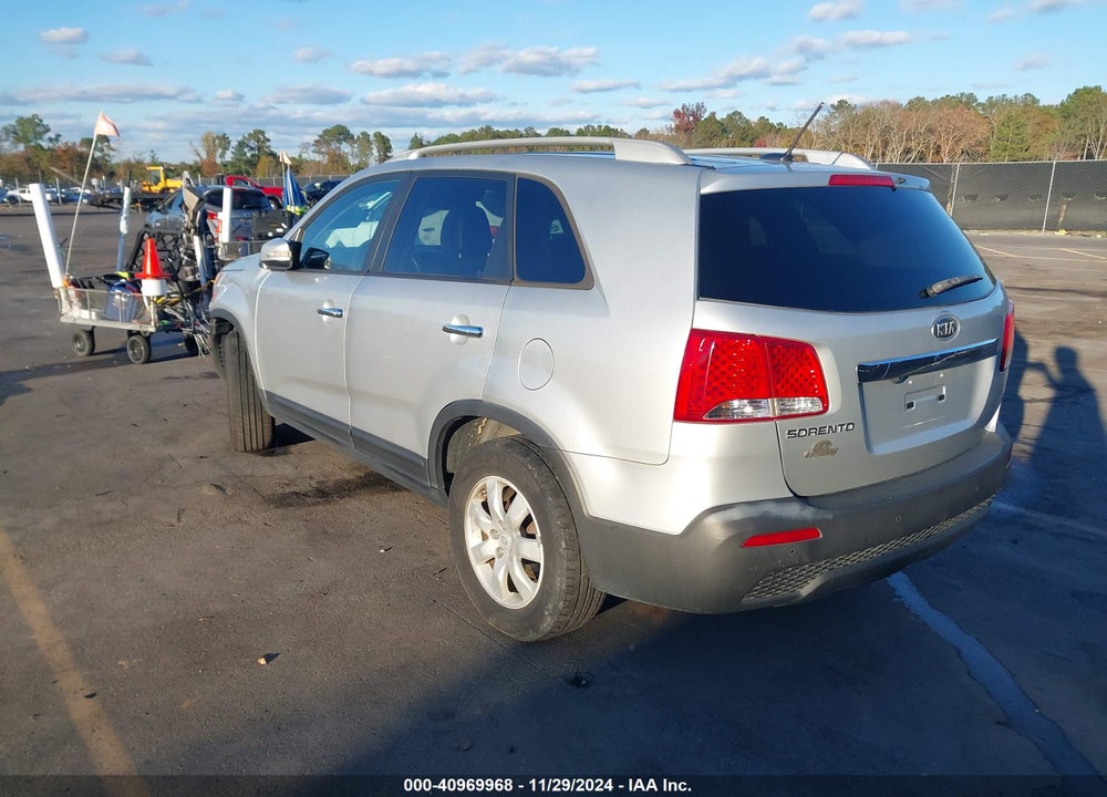 2011 KIA SORENTO LX VIN: 5XYKT3A12BG081055
