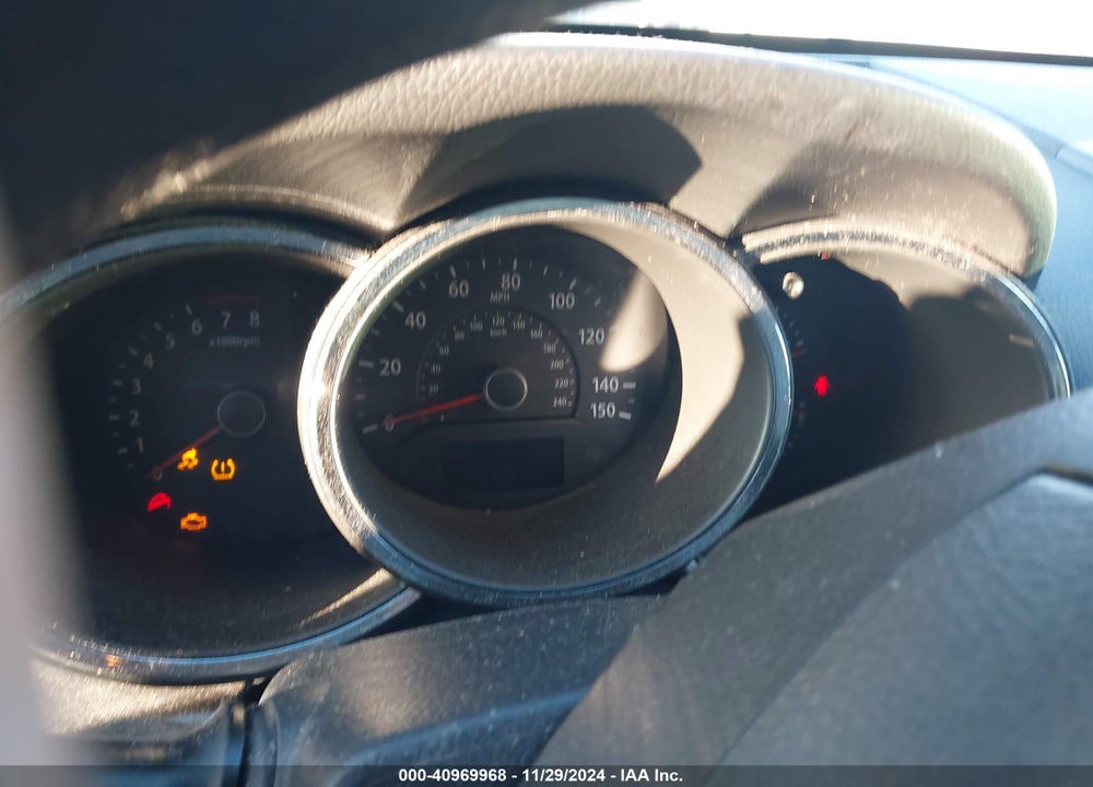 2011 KIA SORENTO LX VIN: 5XYKT3A12BG081055