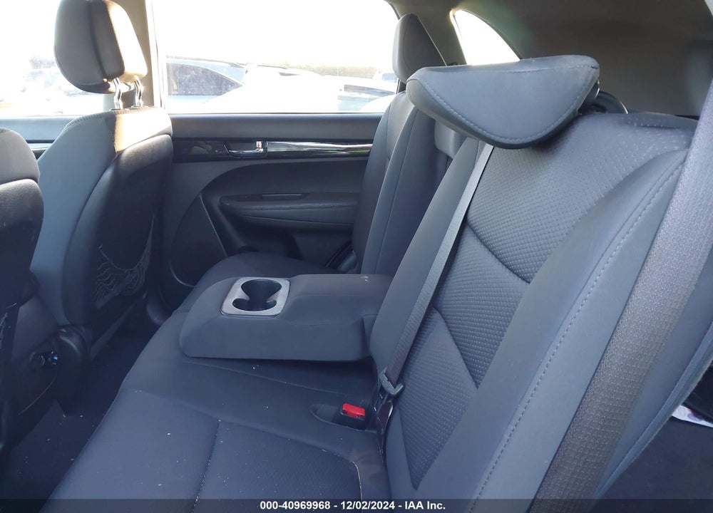 2011 KIA SORENTO LX VIN: 5XYKT3A12BG081055