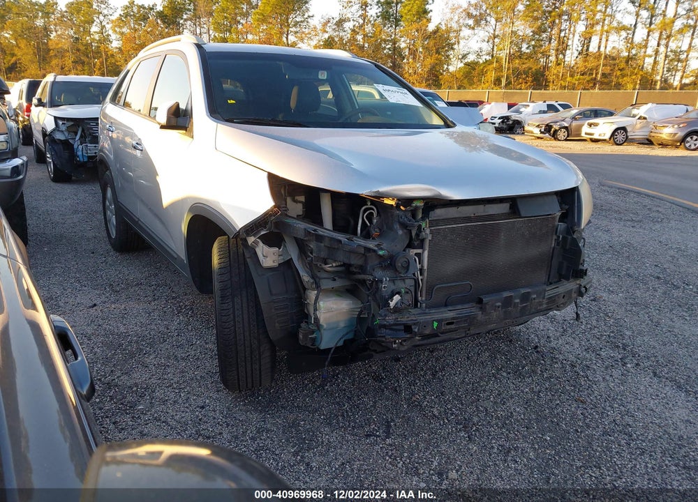 2011 KIA SORENTO LX VIN: 5XYKT3A12BG081055