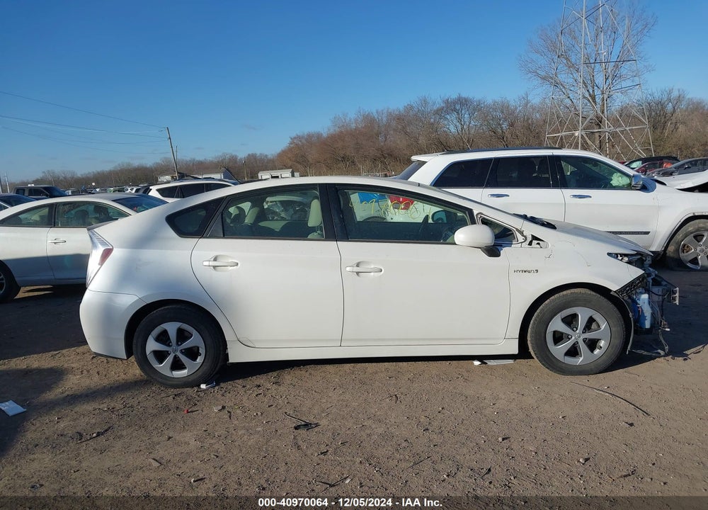 2013 TOYOTA PRIUS TWO VIN: JTDKN3DU8D5588294