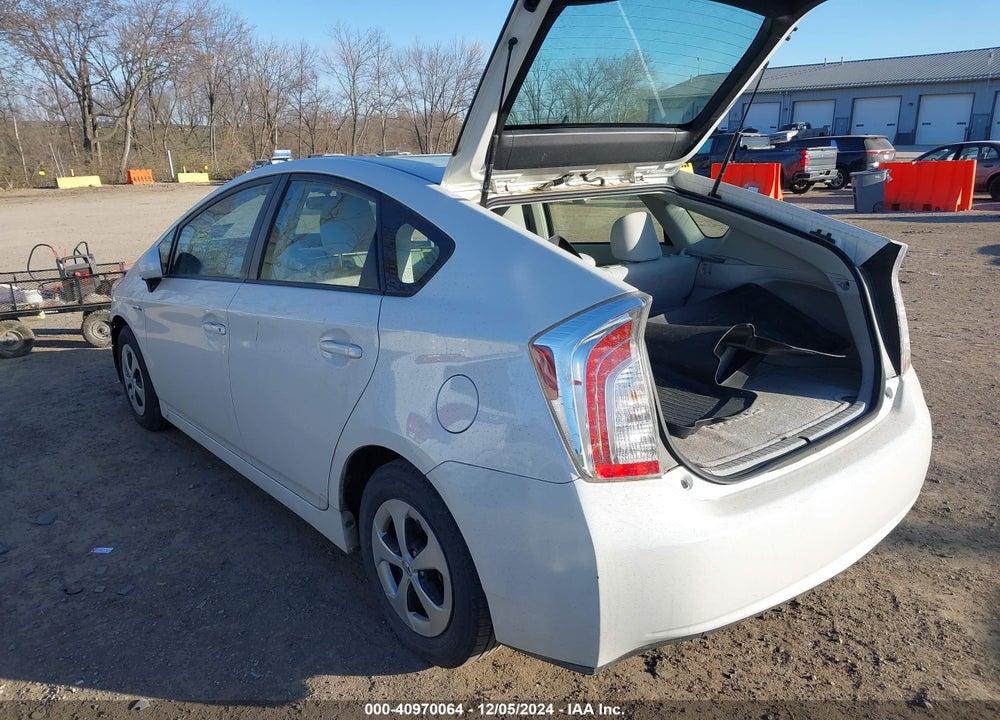2013 TOYOTA PRIUS TWO VIN: JTDKN3DU8D5588294