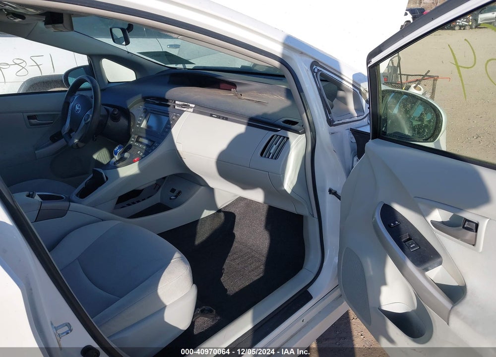 2013 TOYOTA PRIUS TWO VIN: JTDKN3DU8D5588294