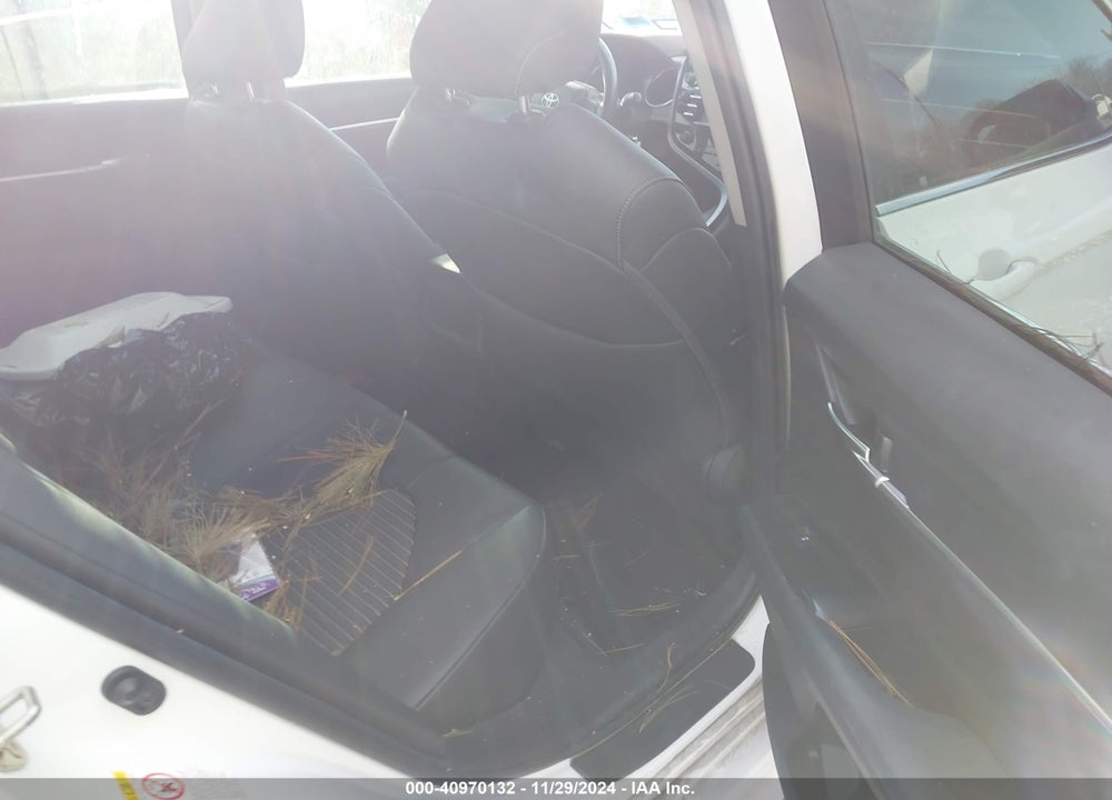 2018 TOYOTA CAMRY VIN: 4T1B11HK5JU151214