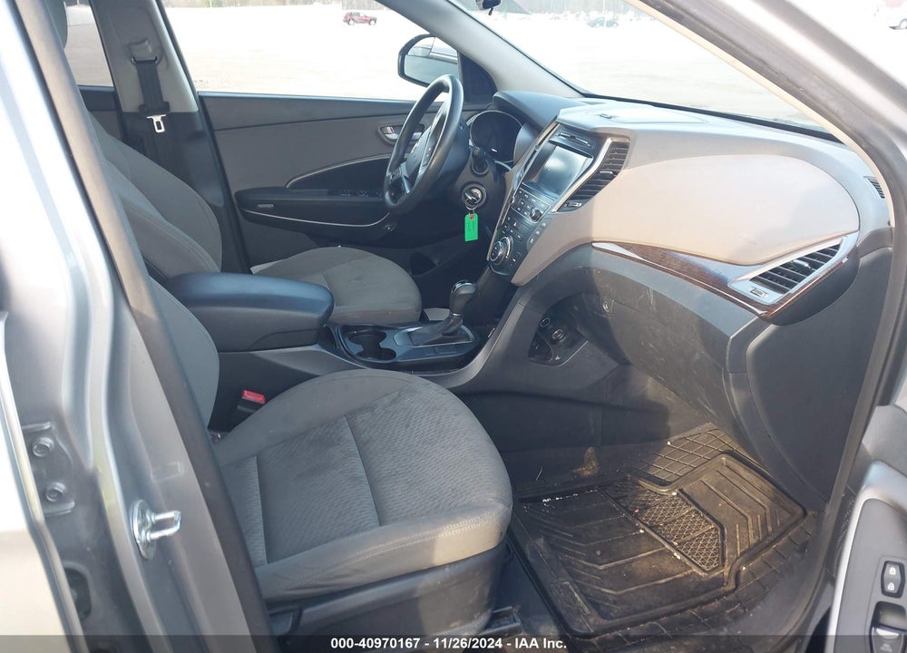 2017 HYUNDAI SANTA FE SE VIN: KM8SMDHF4HU195971