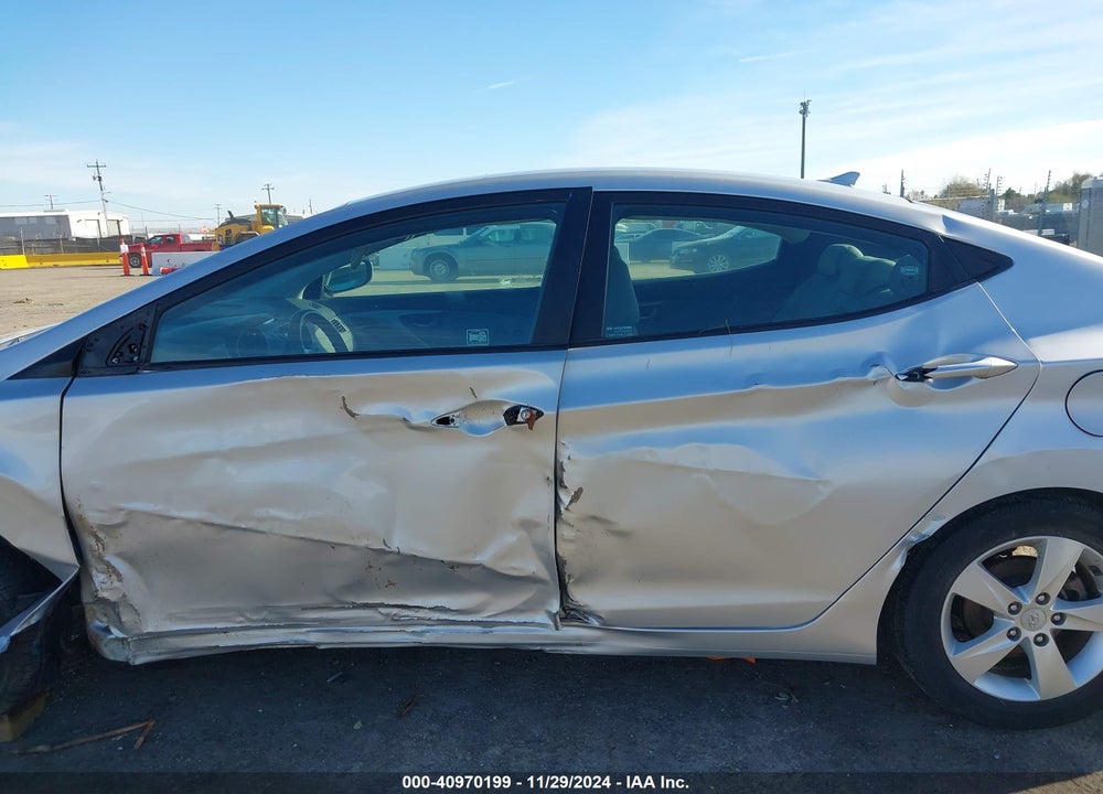 2013 HYUNDAI ELANTRA VIN: KMHDH4AE8DU541755