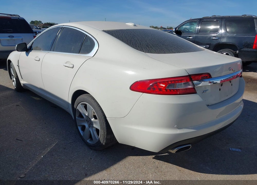 2009 JAGUAR XF VIN: SAJWA05BX9HR08117