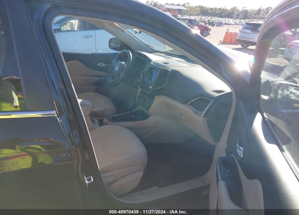 2019 JEEP CHEROKEE LATITUDE VIN: 1C4PJLCB8KD108971