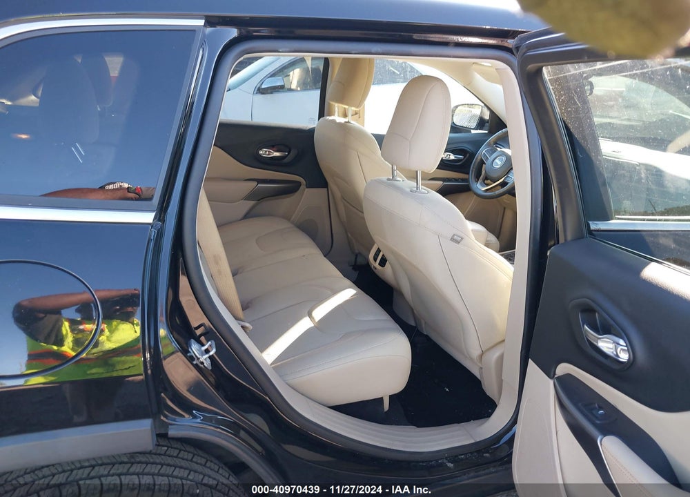 2019 JEEP CHEROKEE LATITUDE VIN: 1C4PJLCB8KD108971