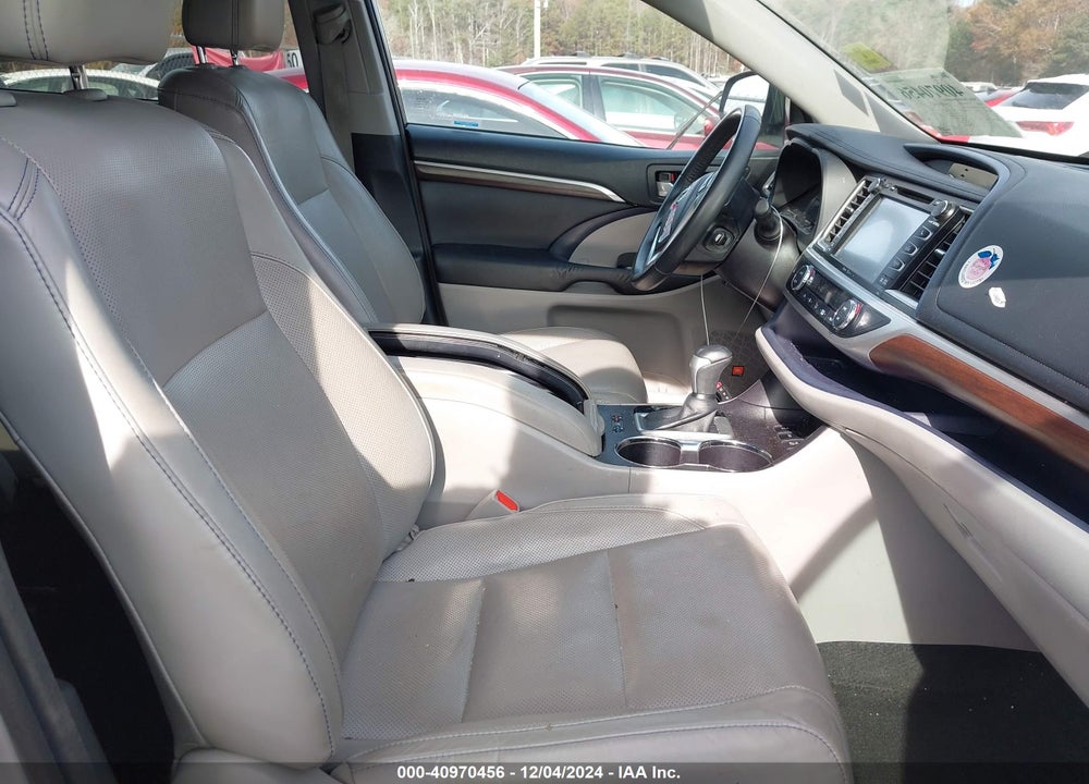 2015 TOYOTA HIGHLANDER LIMITED V6 VIN: 5TDDKRFHXFS219079